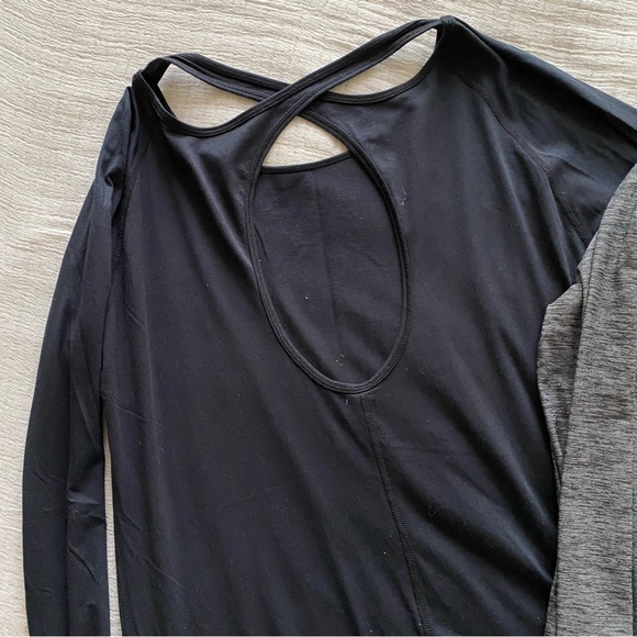 Under Armour long sleeve tops - Picture 5 of 7